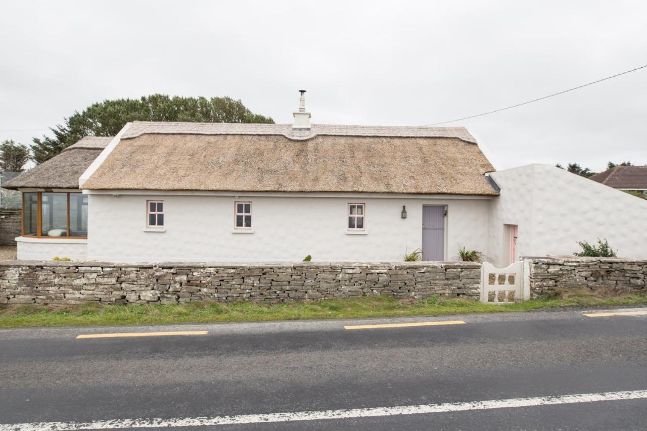Storytellers Cottage Ballycotteen Exteriör bild