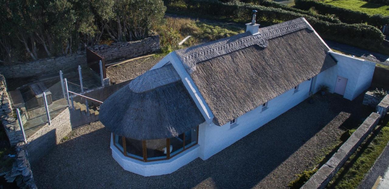 Storytellers Cottage Ballycotteen Exteriör bild