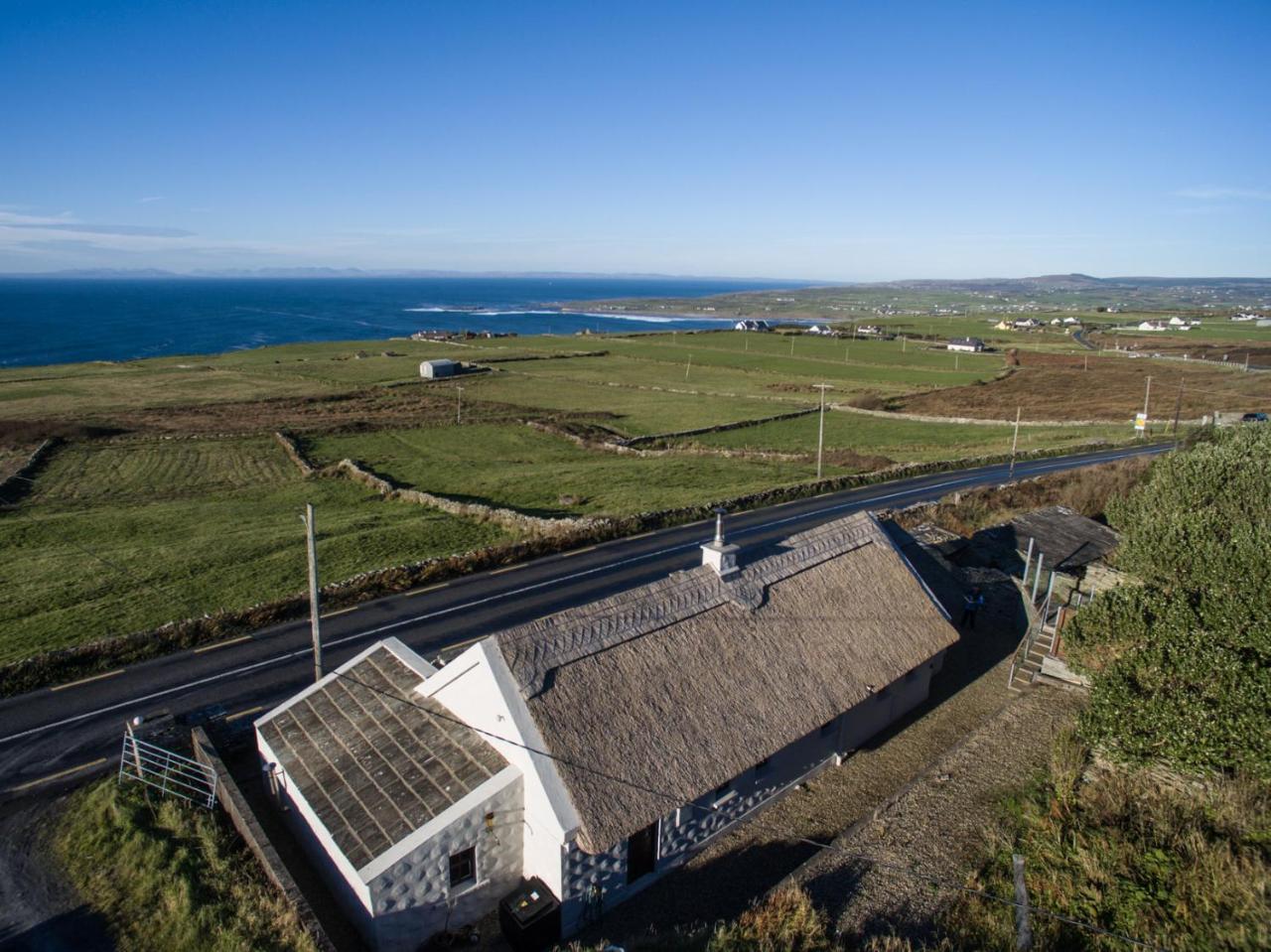 Storytellers Cottage Ballycotteen Exteriör bild