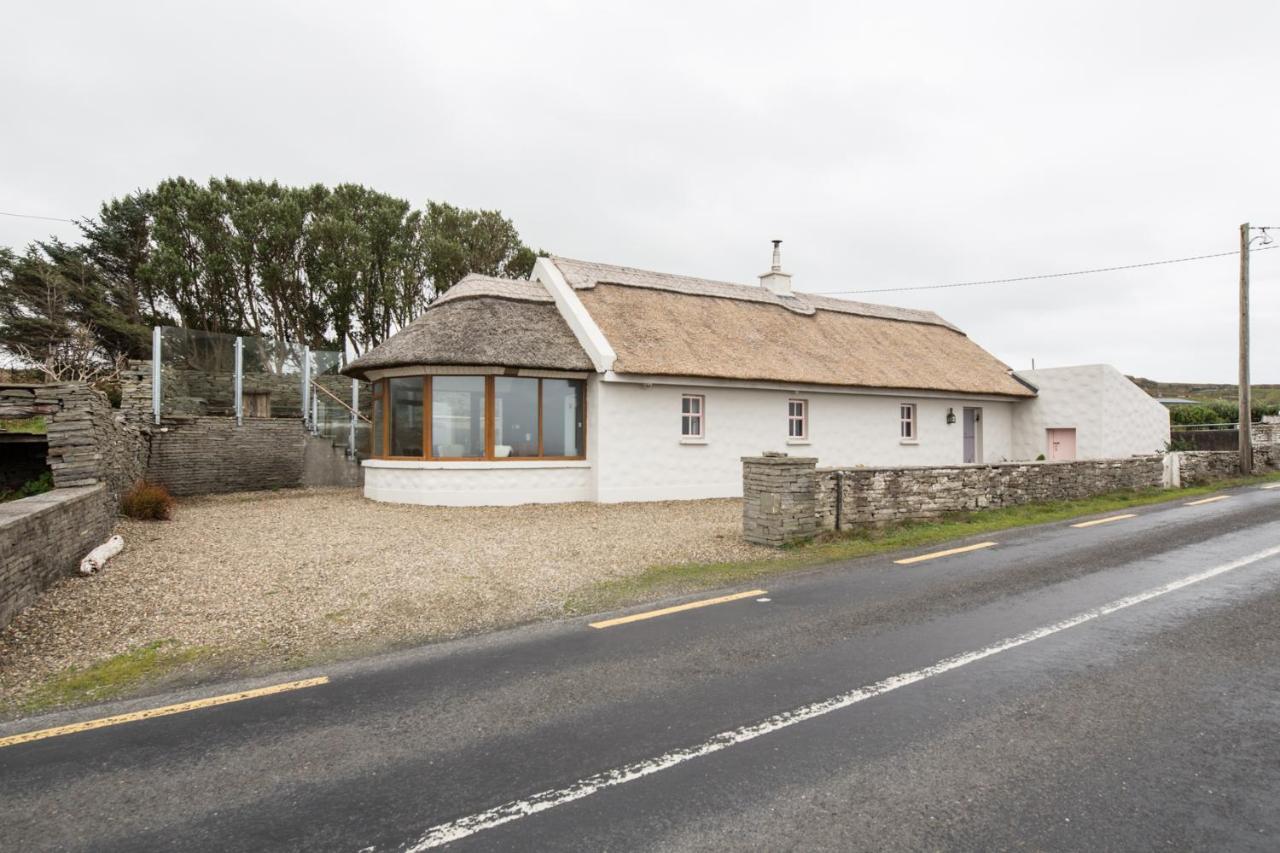Storytellers Cottage Ballycotteen Exteriör bild