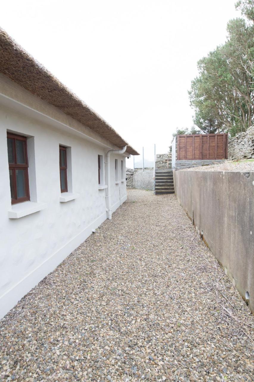 Storytellers Cottage Ballycotteen Exteriör bild