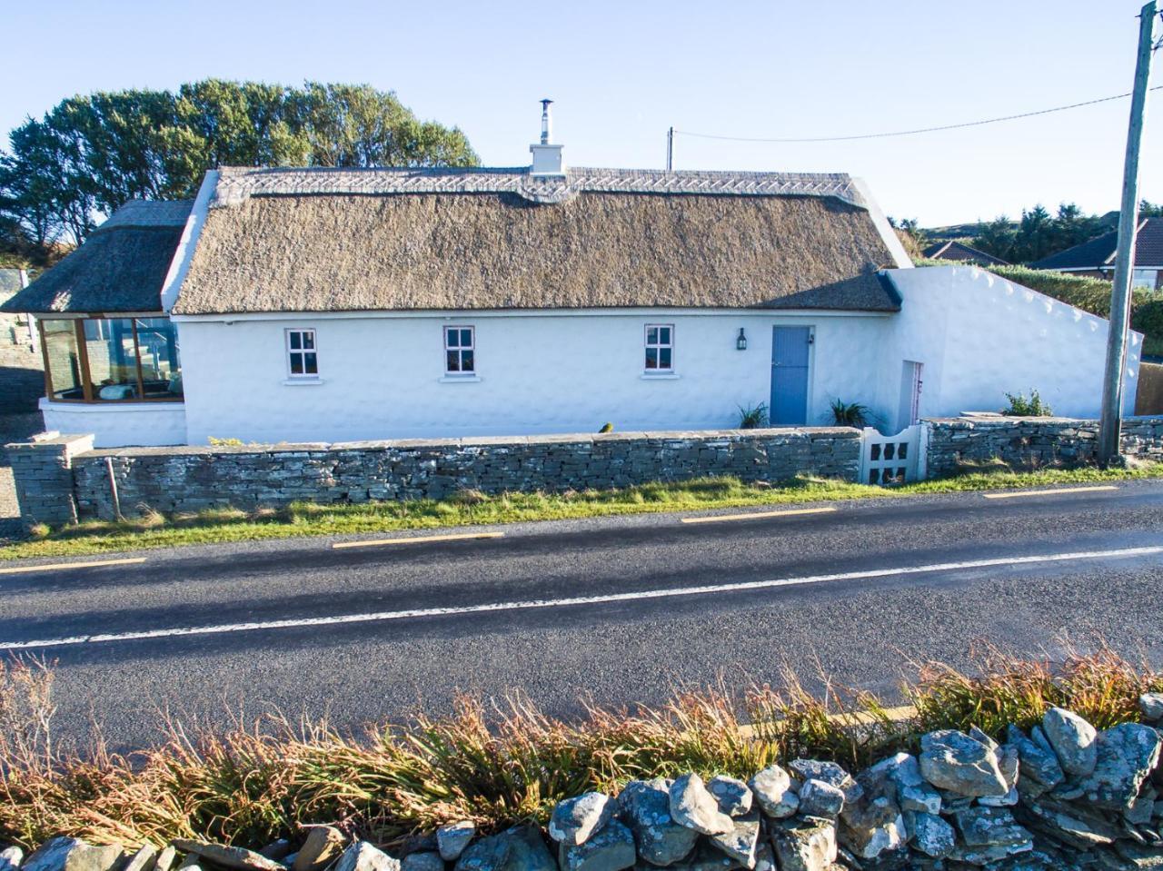 Storytellers Cottage Ballycotteen Exteriör bild